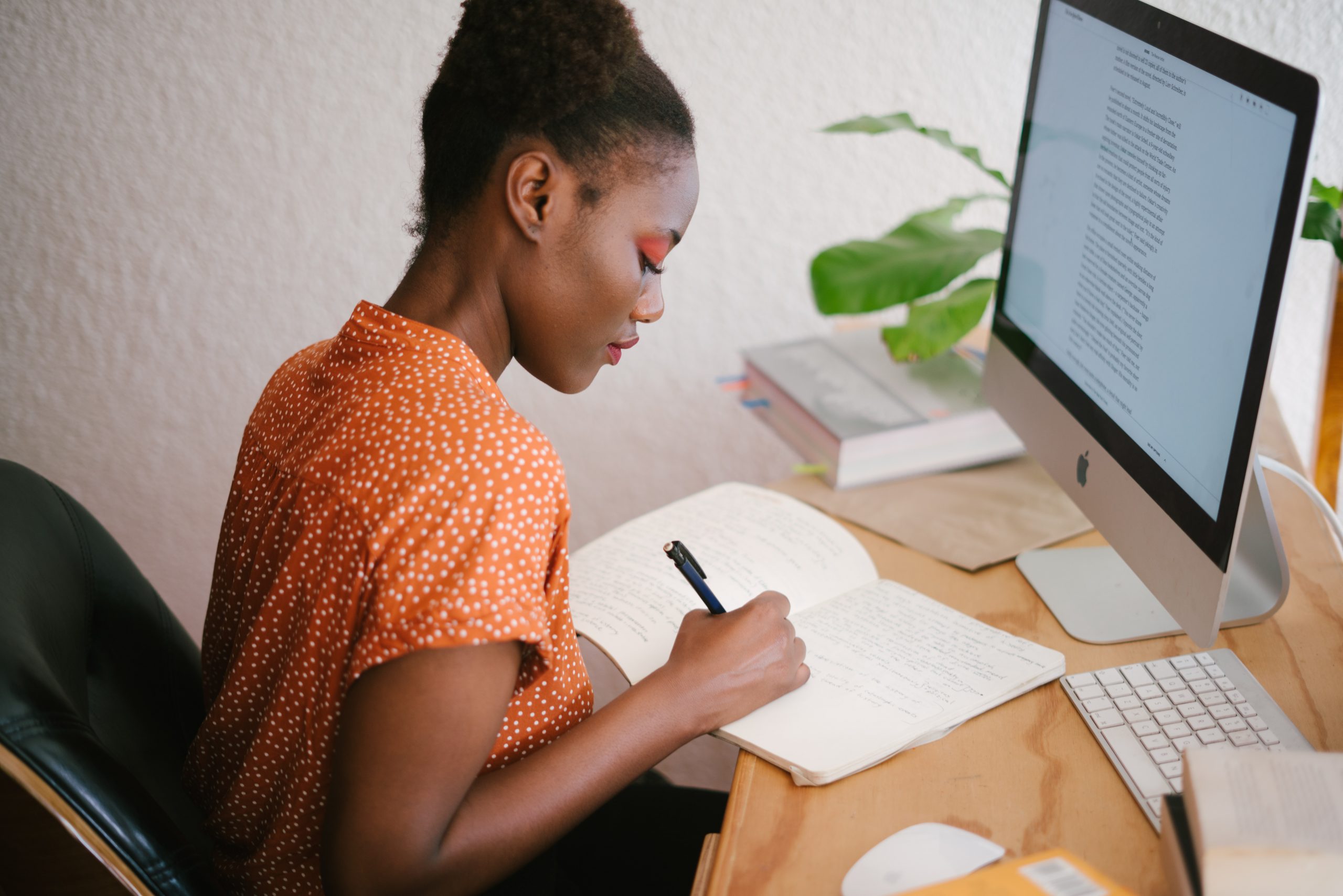 woman-in-front-of-her-computer-3059745